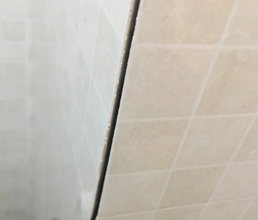 西盟瓷砖空鼓维修公司分享阳台瓷砖脱落的修复过程可以分为以下几个步骤